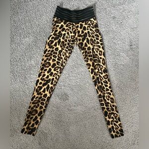“Cute booty” Leopard leggings